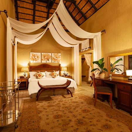 เนอร์วานา คันทรี เฮาส์ Hotel Mbombela ภายนอก รูปภาพ